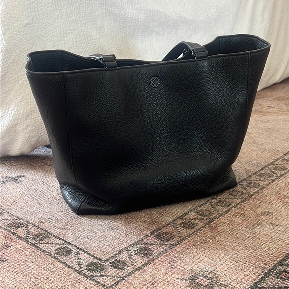 Black Shoulder Bag with Classic Tote Shape and Sturdy Handles - Picture 1 of 7